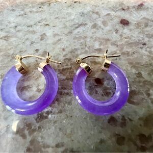 14k LAVENDER JADE HOOP EARRINGS / JUST UNDER 1” AROUND